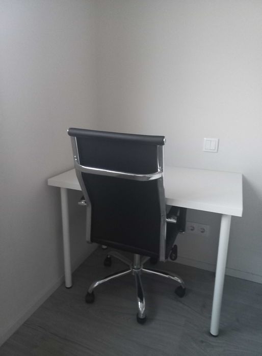 Conjunto secretária e cadeira de escritório