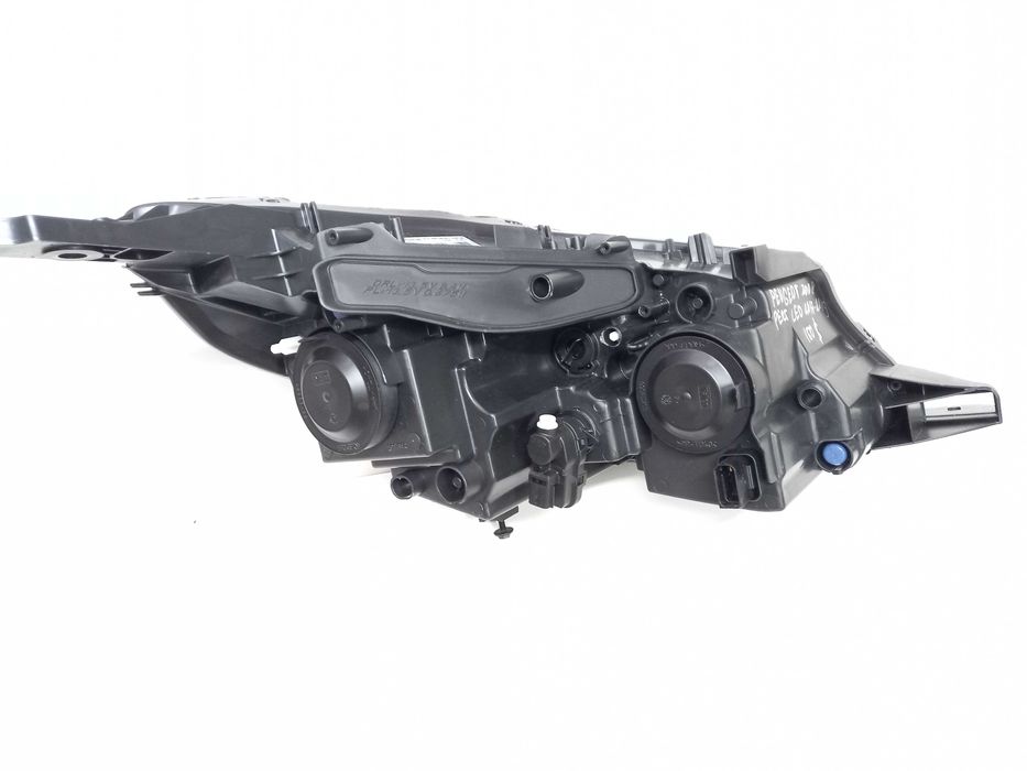 Фара Фары Пежо PEUGEOT 2008 РЕСТАЙЛИНГ LED новая оригинал 2017-2019