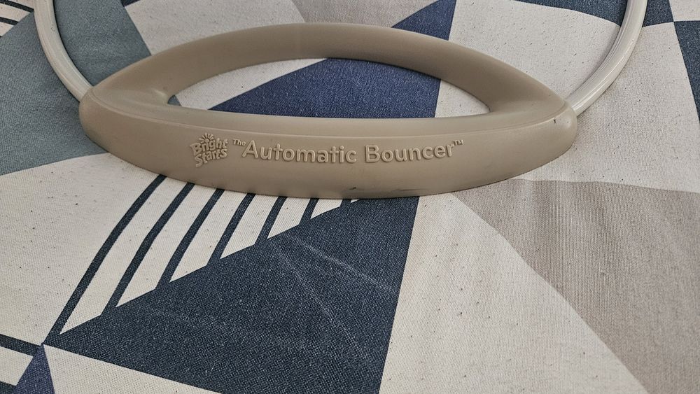 Bright Starts - Espreguiçadeira vibratória para bebé com melodias