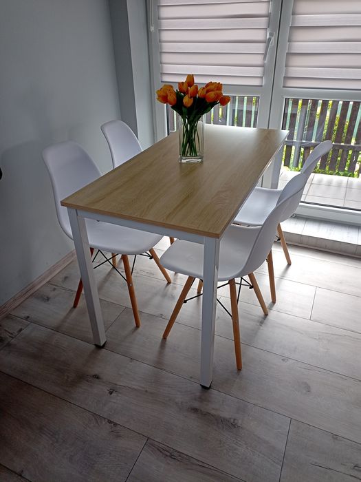 Stół z 4 krzesłami do kuchni jadalni salonu