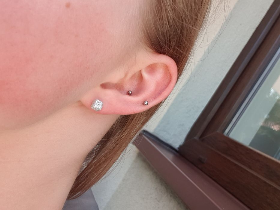 Kolczyki wkrętki kostki błyszczące połyskujące eleganckie