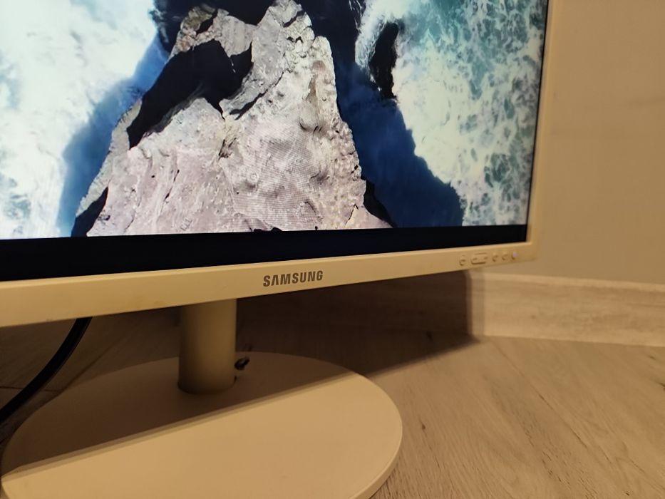 Monitor Samsung SyncMaster S24B420BW 24 cale biały