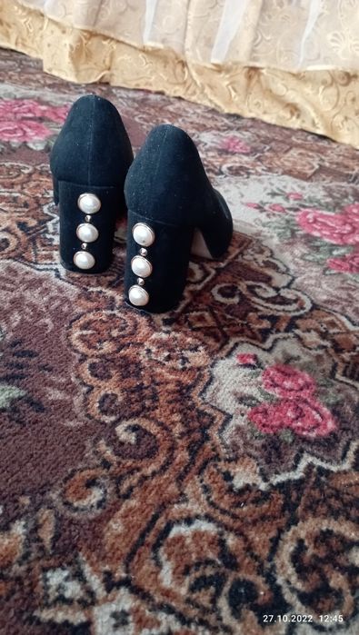 Продам туфлі замшеві