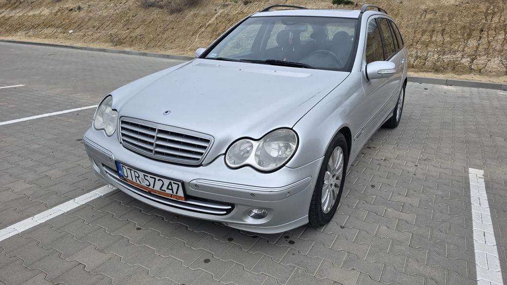 Syndyk sprzeda samochód osobowy Mercedes-Benz C220, rok. prod 2004