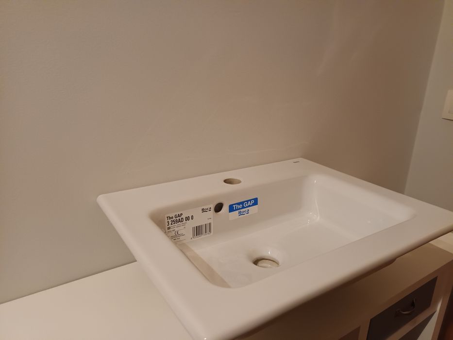 Lavatório branco Roca