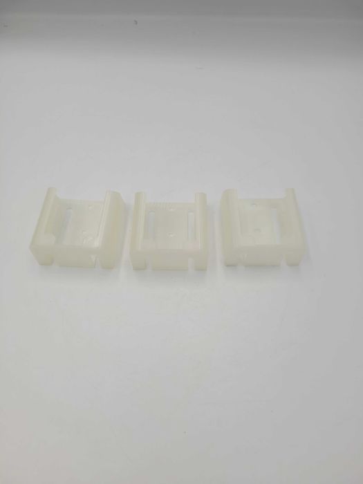 Uchwyt ścienny do pilota Sinclair