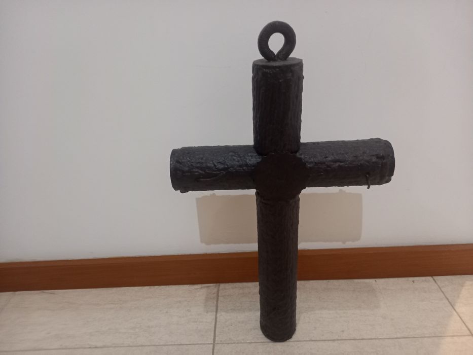 Cruz em ferro antiga