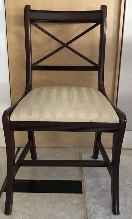 Mesa extensivel 8 e 80 e 6 cadeiras