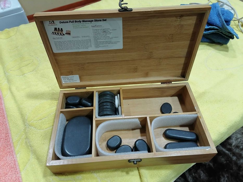 Panela de pedras quentes e caixa com 60 pedras