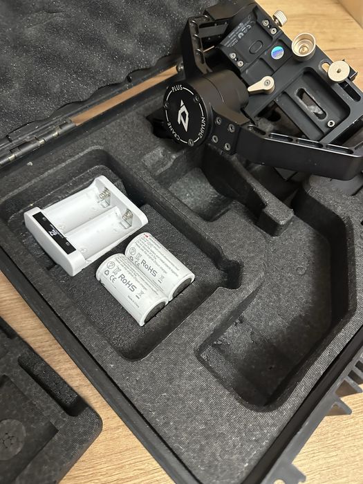 Професйний стабілізатор (стелікам) для фото та відео Zhiyun Crane Plus