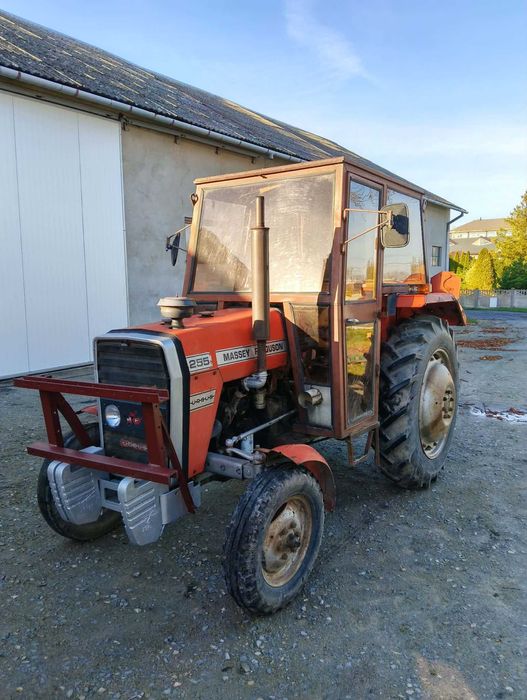 Ciągnik rolniczy MASSEY FERGUSON MF255