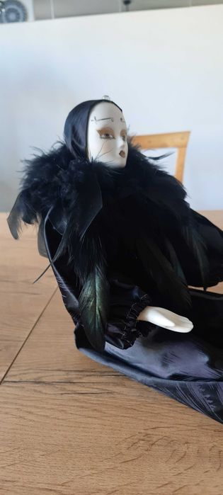 porcelanowa lalka