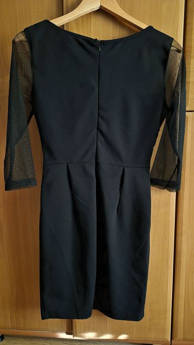 Elegancka czarna sukienka