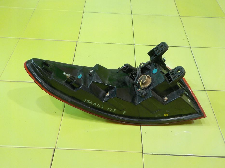MG GS 1.5 B 16r 5D lampa prawa tyl