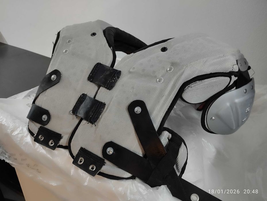 Ombreira leve para futebol americano