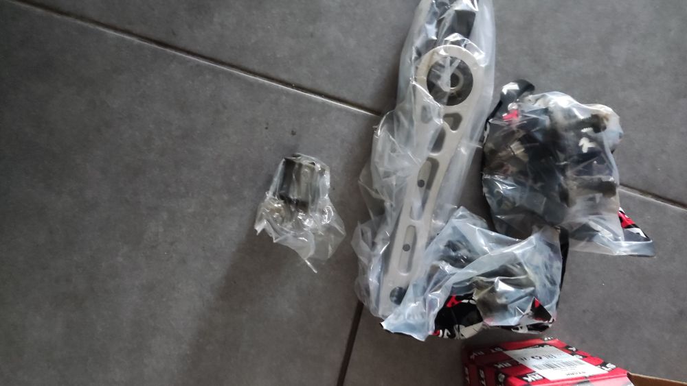 Apoio do motor, rotolas direção, antena exterior