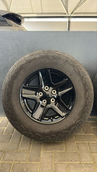 Jantes Jeep Wrangler Gladiator c/ pneus
