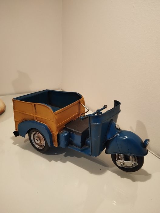 Miniatura vespa APE