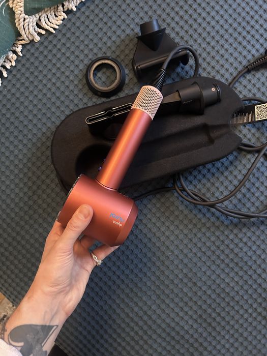 Dyson suszarka supersonic nural wraz z etui.