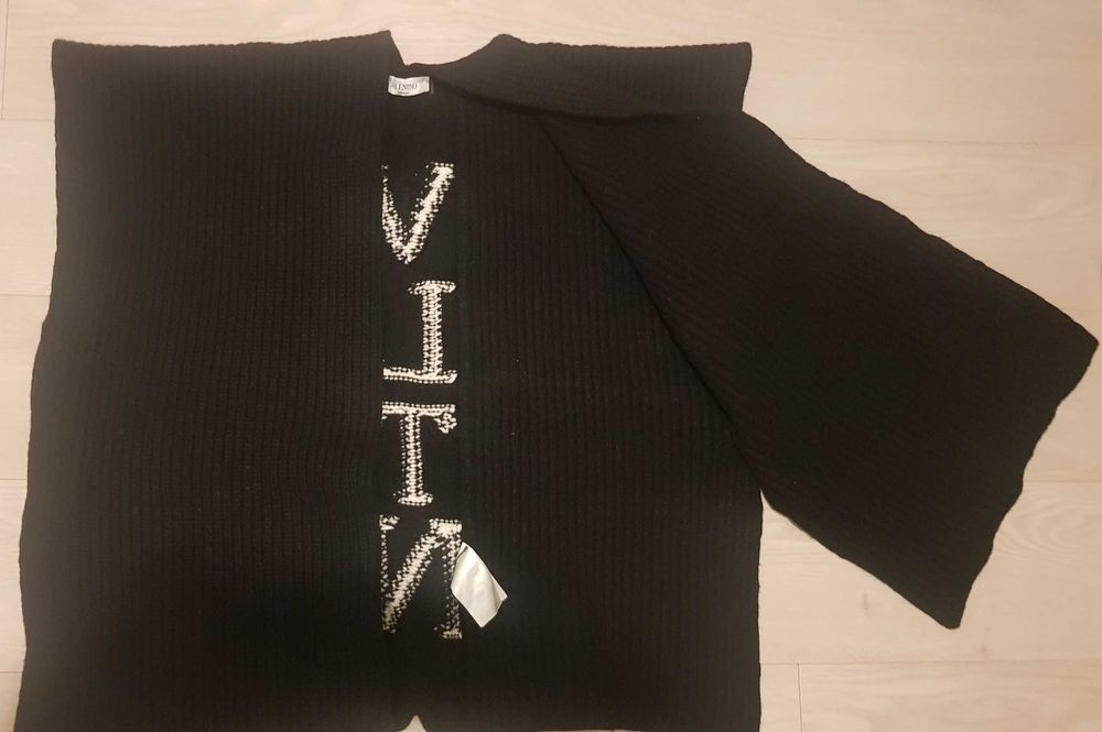 Dzianinowa peleryna/ponczo Valentino. Polecam