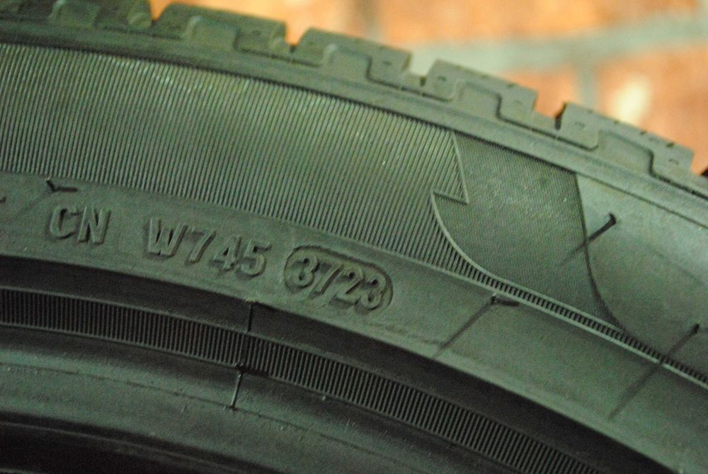 Pirelli 275/40-305/35 R21 Різно широкі