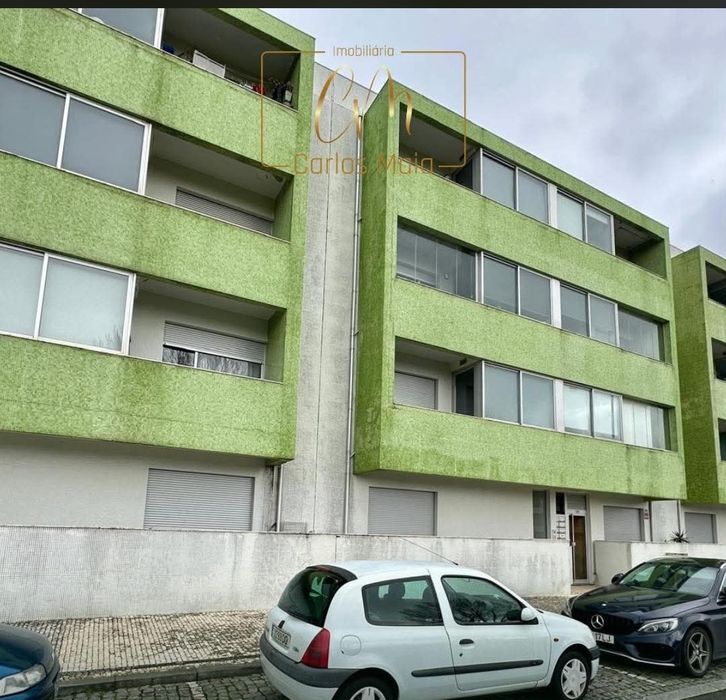 Garagem fechada grande