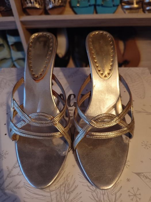 Złote sandałki 39