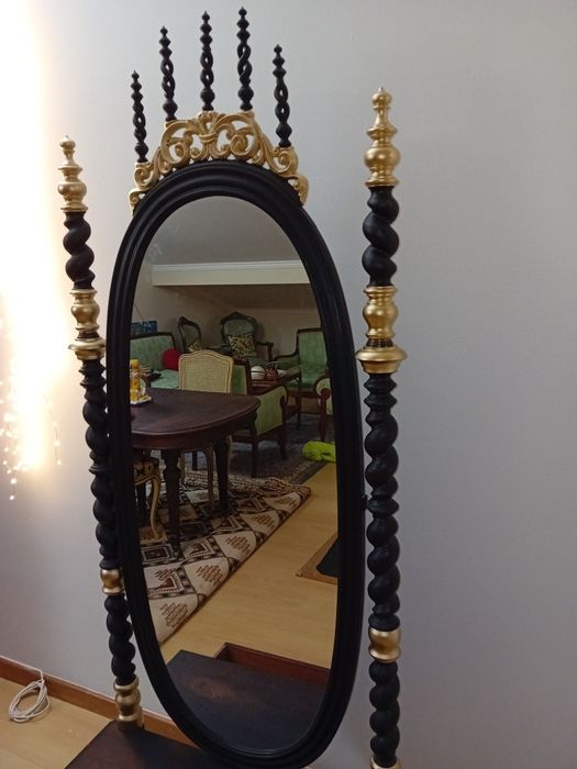 Espelho antigo de grande decoração