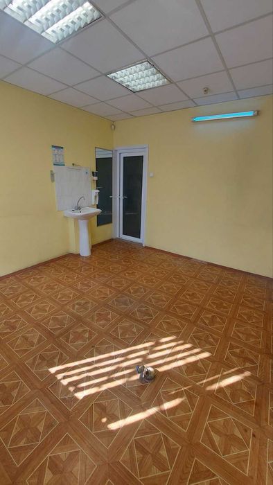 Продам приміщення в Центрі з окремим входом (помещение, отдельн. вход)