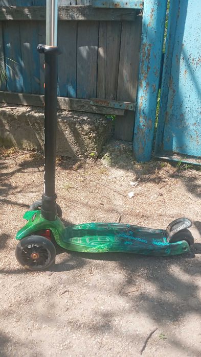 Детский трёхколёсный самокат