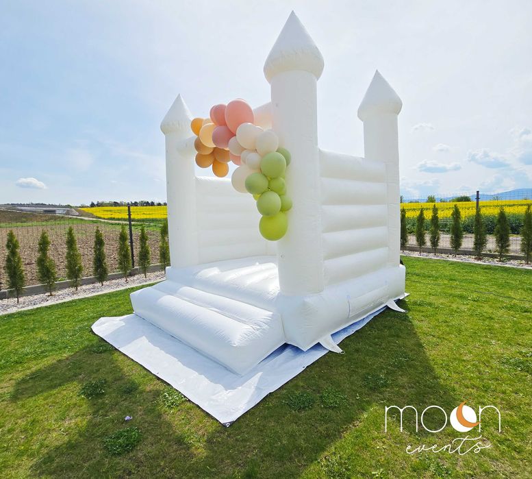 Białe dmuchańce na urodziny, komunię, eventy - Biały zamek dmuchany