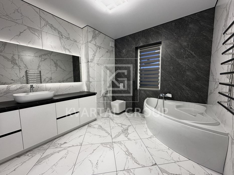 Будинок в Бучі з новим ремонтом!