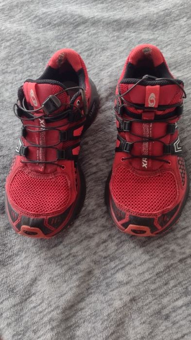 Salomon XS mission 1 trail sneakers 39 1/3 czerwono czarne buty damski