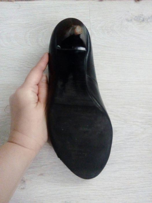 Продам кожаные туфли