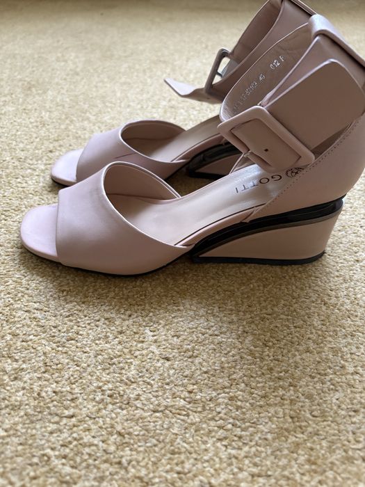 Босоніжки розмір 40 повномірний