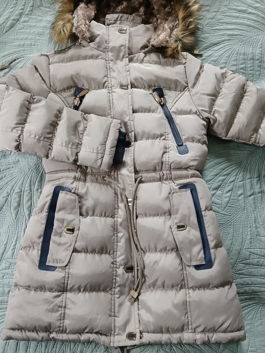 Ciepła kurtka damska beżowa Szara z kapturem i futerkiem