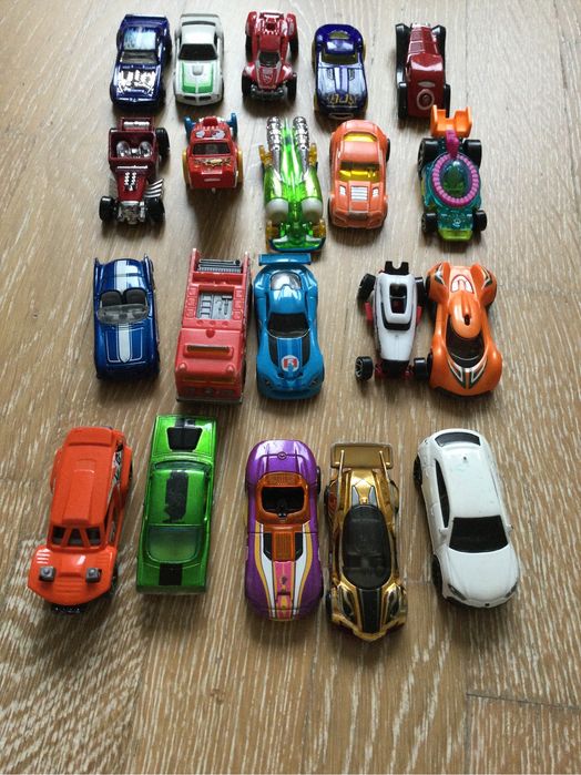Трек чемодан з машинками Hot Wheels 20 штук+2 подарунок: 1 350 грн