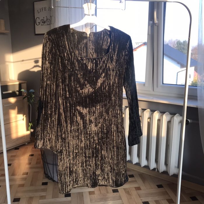 czarna sukienka rozmiar M/38 sylwestrowa wieczorowa dekolt