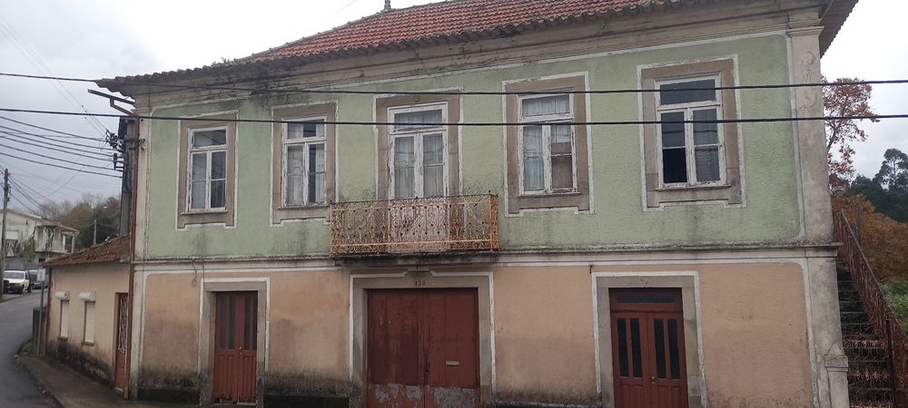 Vende-se  casa centenária