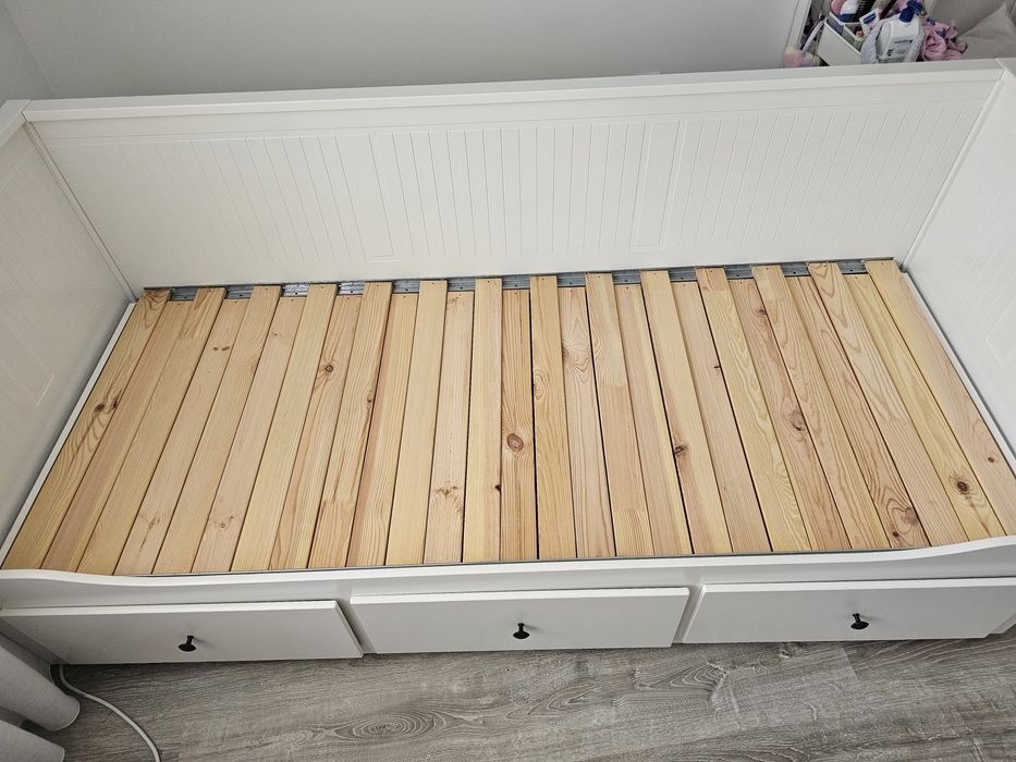 Cama IKEA Hemnes com colchões