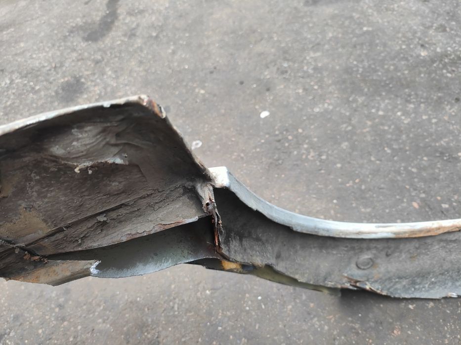 BMW E46 sedan reperaturka nadkole sierp lewy tył