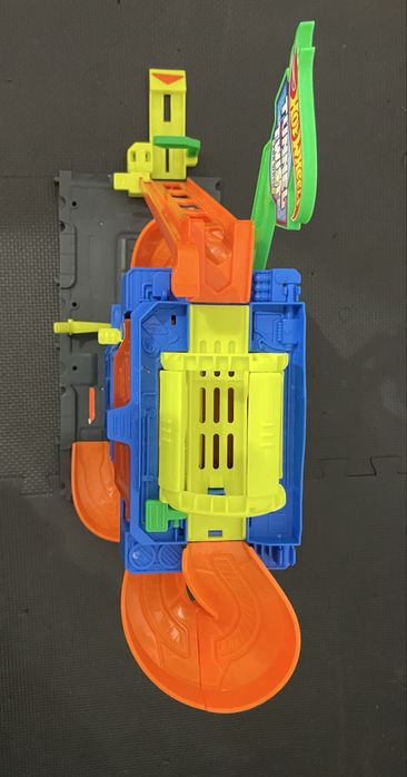 Zjeżdżalnia Hot Wheels Myjnia odjazdowe zakręty garaż