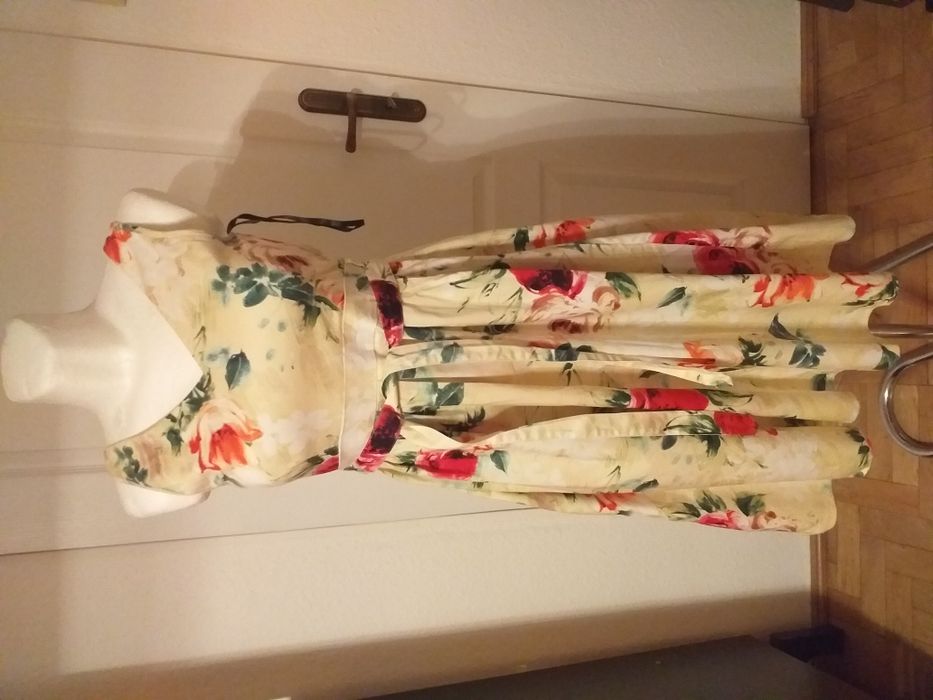 Retro sukienka w stylu lat 50 w kwiaty S