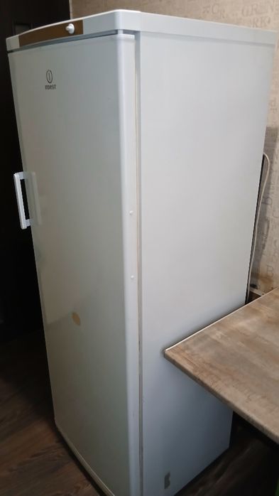 Морозильна камера NoFrost INDESIT  .