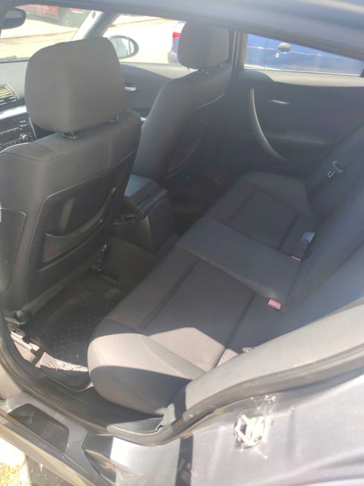 Vendo BMW 120d (E87) de 2006 com caixa automática, em muito bom estado geral de mecânica e interiores. Carro muito dinâmico e confortável