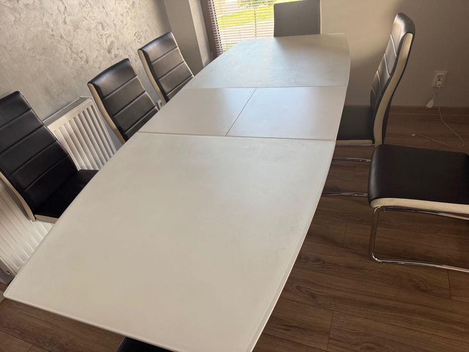 Stół plus 8 krzeseł