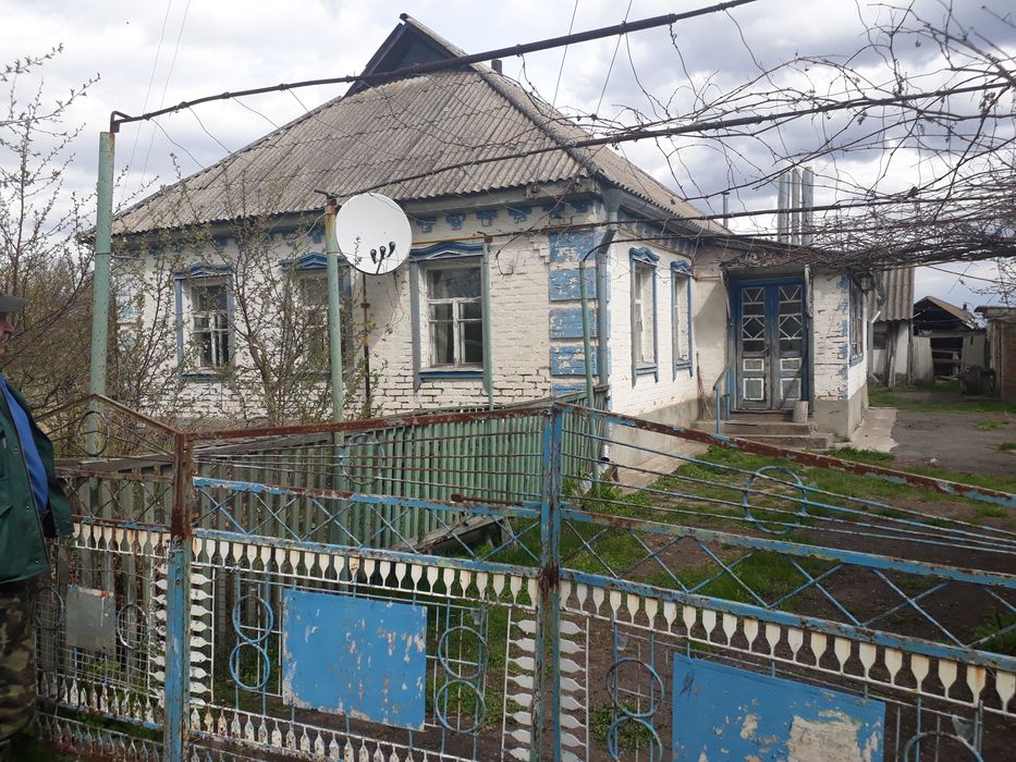 Будинок з газом та твердопаливним опаленням, ділянка 70 сот  родючого чернозему