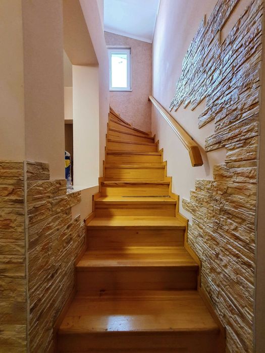 Здається 4-х кімнатний БУДИНОК в ЦЕНТРІ міста р-н вул. ГЕРОЇВ МАЙДАНУ.