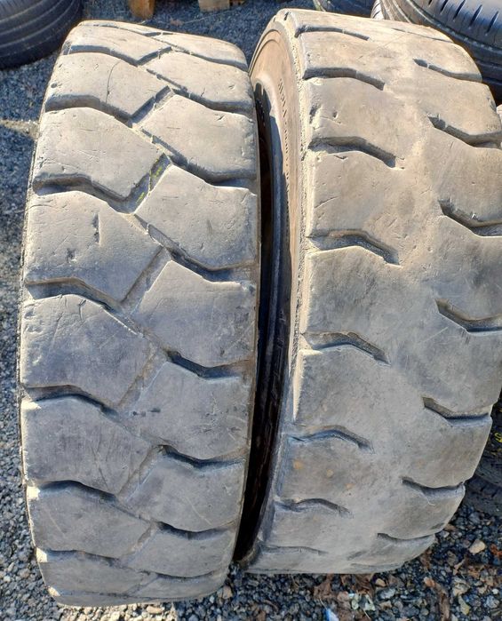 11.00 - 20 opony używane budowlane przemysłowe pełne Wide-wall N.H.S.