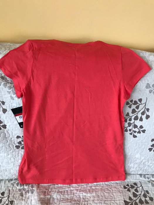 T-shirt damski marki Nike.